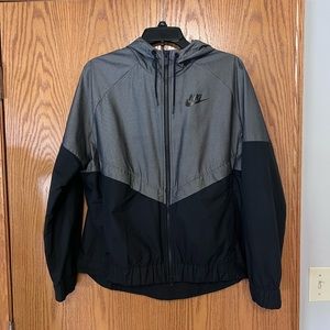 Like new women’s Nike windbreaker